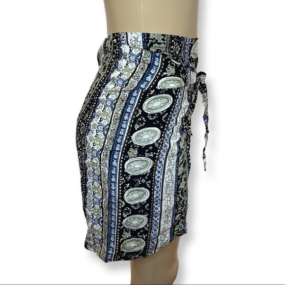 Printed 100% Rayon Size S/M Wrap Around Toe Waist Skirt. - Picture 2 of 4